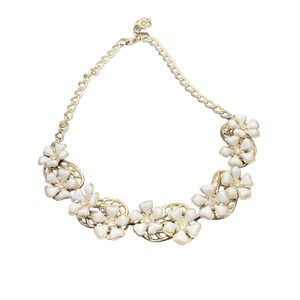 Vintage gold tone & plastic flower‎ necklace